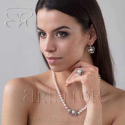 Imagination pearl row necklace