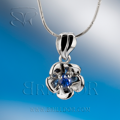 Bellis Perennis pendant