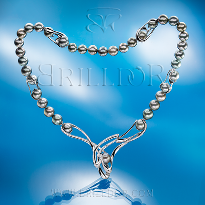 Solnok necklace and pearl row