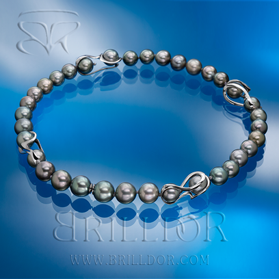Solnok necklace and pearl row