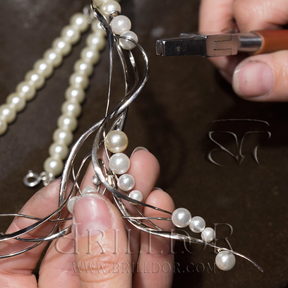 Flirt pearl row necklace